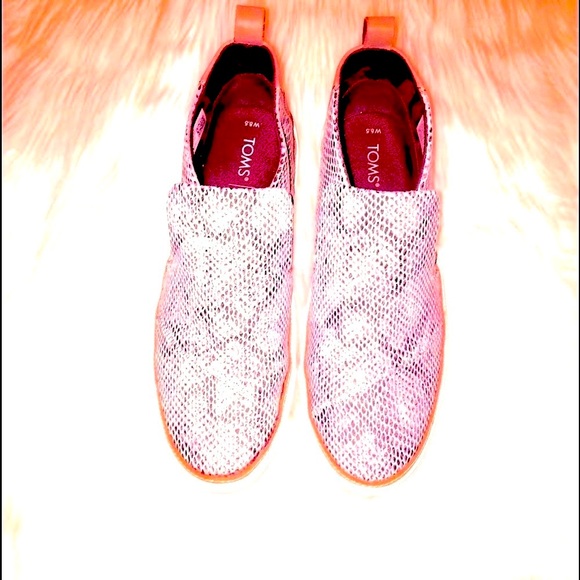 🤍NWOT🤍TOMS Embosssed Shoes - Picture 1 of 6